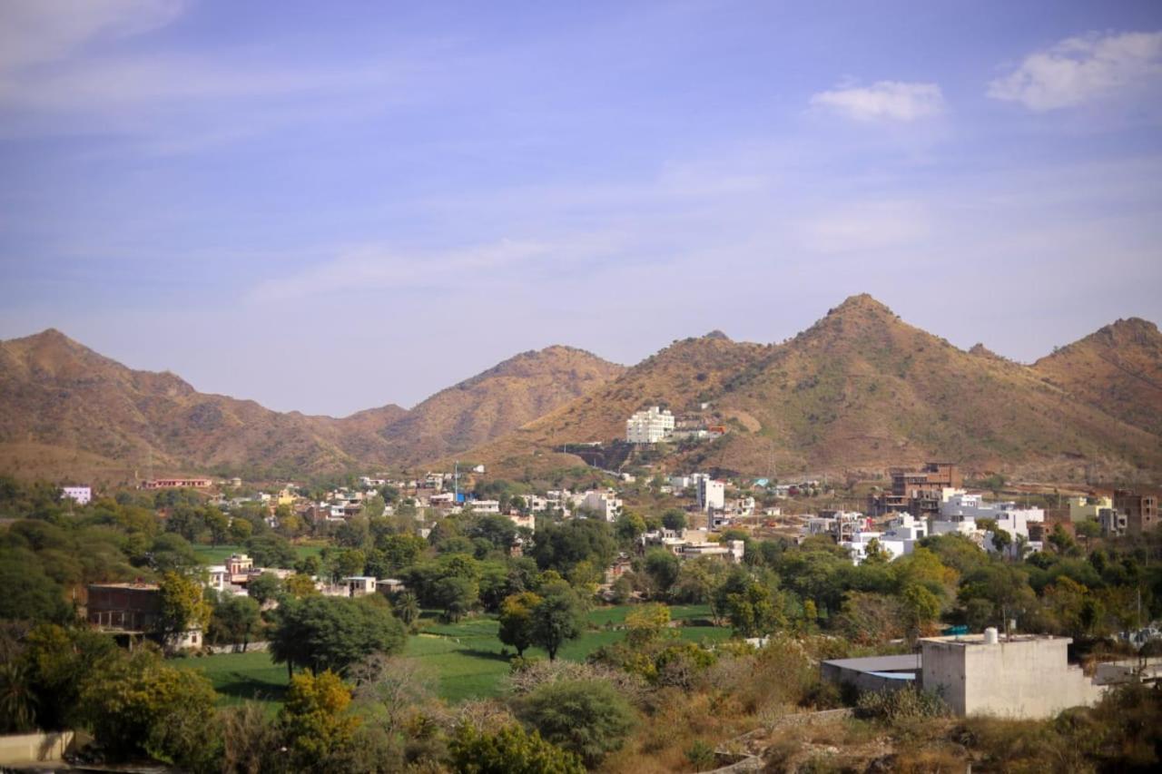 Hotel Dosa Plaza Udaipur Bagian luar foto