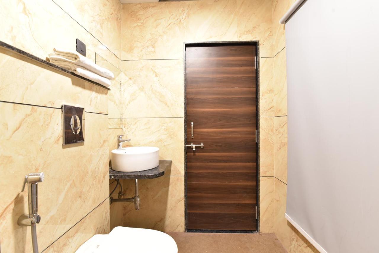 Hotel Dosa Plaza Udaipur Bagian luar foto
