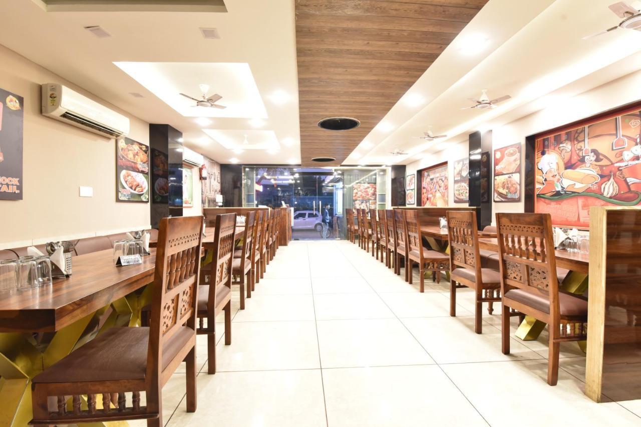 Hotel Dosa Plaza Udaipur Bagian luar foto