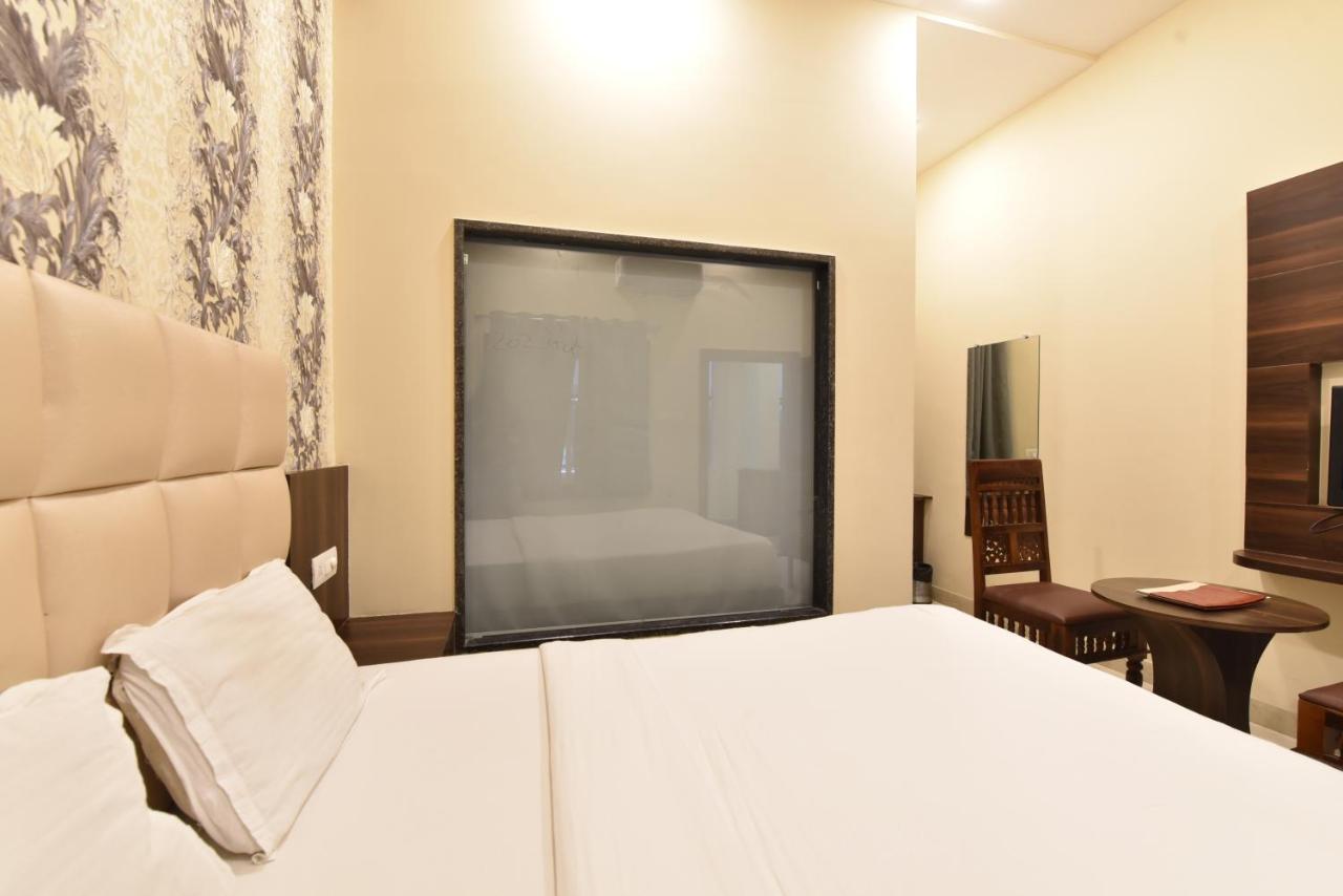 Hotel Dosa Plaza Udaipur Bagian luar foto